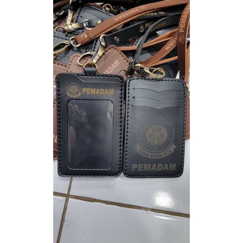

Name tag tempat id card logo PEMADAM | kulit Holder warna hitam dan coklat