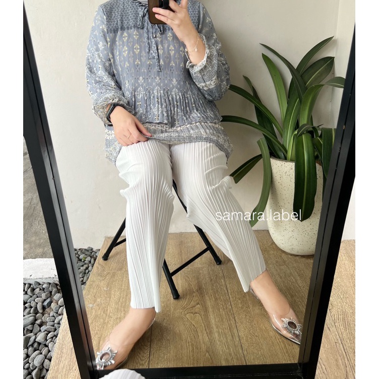 Tren code8e8Ds PLISKET PANTS