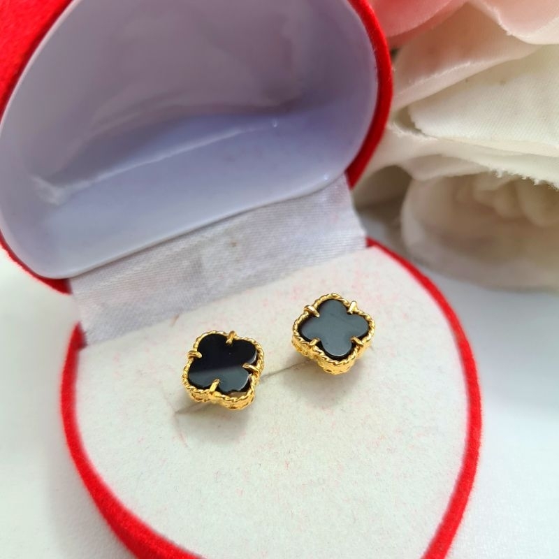 Giwang Emas Muda Batu Clover Hitam