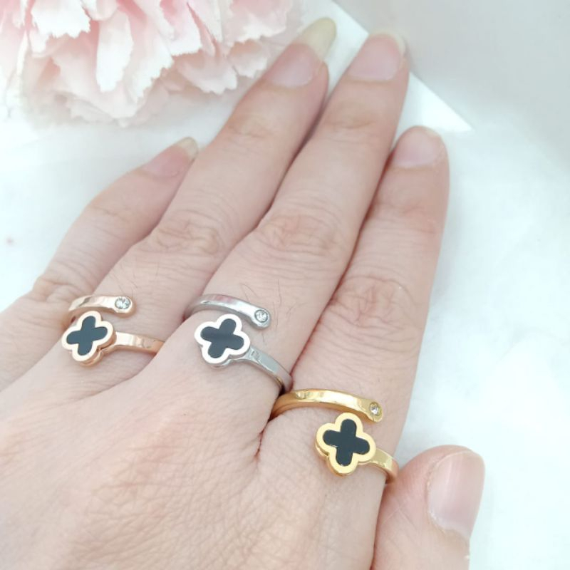 PROMO cincin titanium fashion bunga clover hitam mata 1
