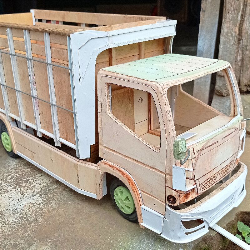 Miniatur truk oleng tipe canter model terbaru bak kanal U  bemper full angkatan hidrolik skala 12