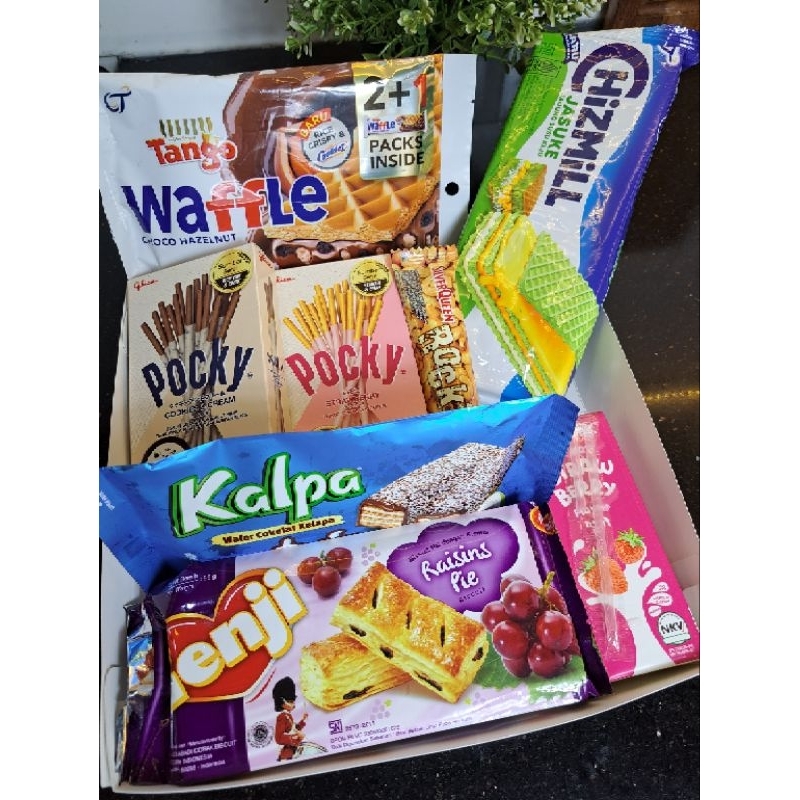 

HAMPERS SNACK KADO ULTAH KUE ULTAH PAKET D