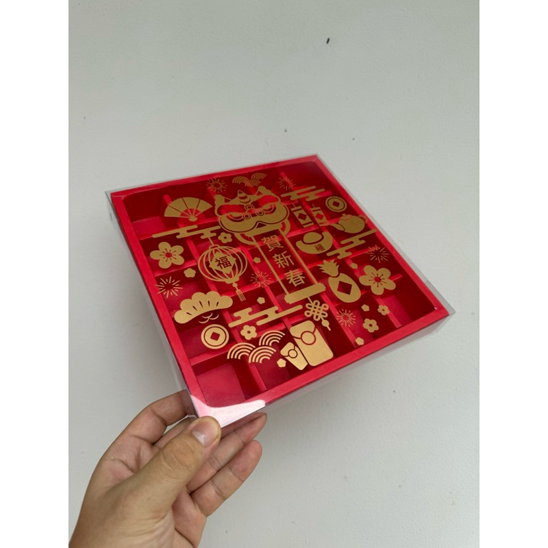 

Dus Nastar bulat Sekat 25 Mika Imlek uk per sekat 3.5x3.5x3.5cm + Free Tag (Harga untuk 5 pcs dus)