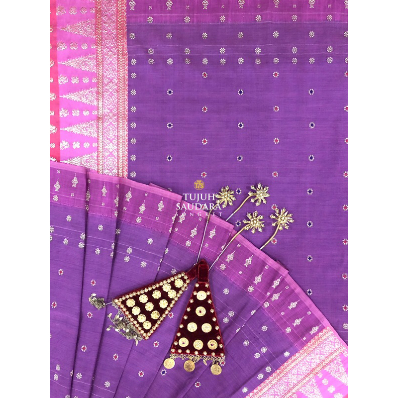 Tujuh Saudara Songket Palembang Dengan Warna Ungu