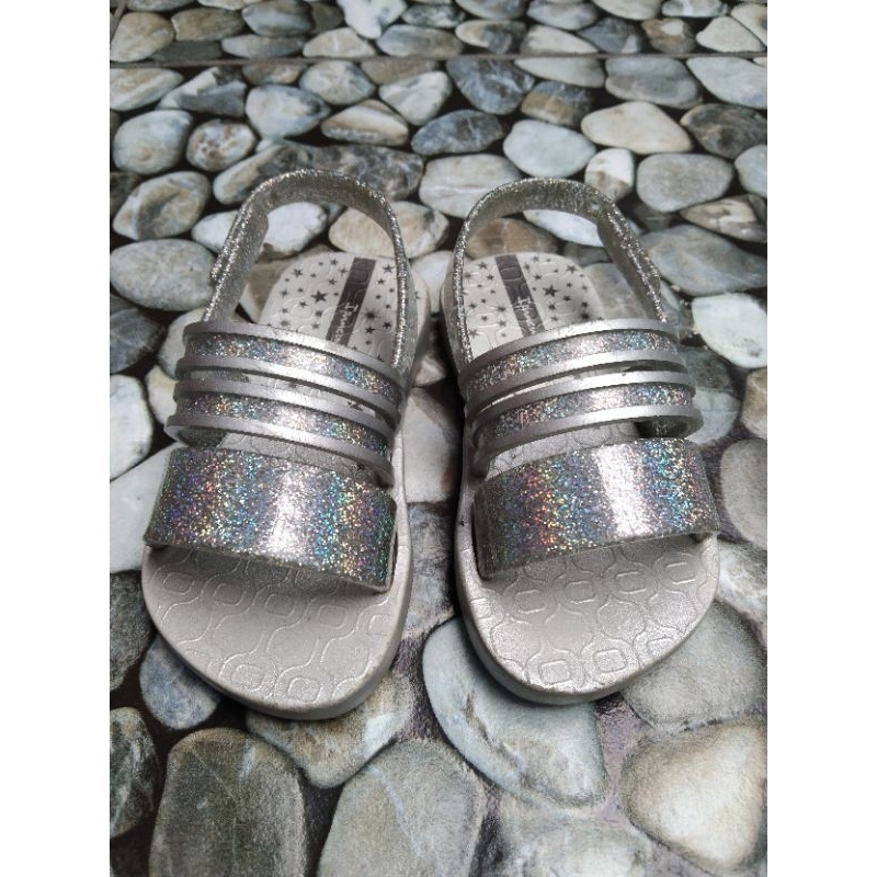 Preloved sepatu sandal anak second branded ipanema