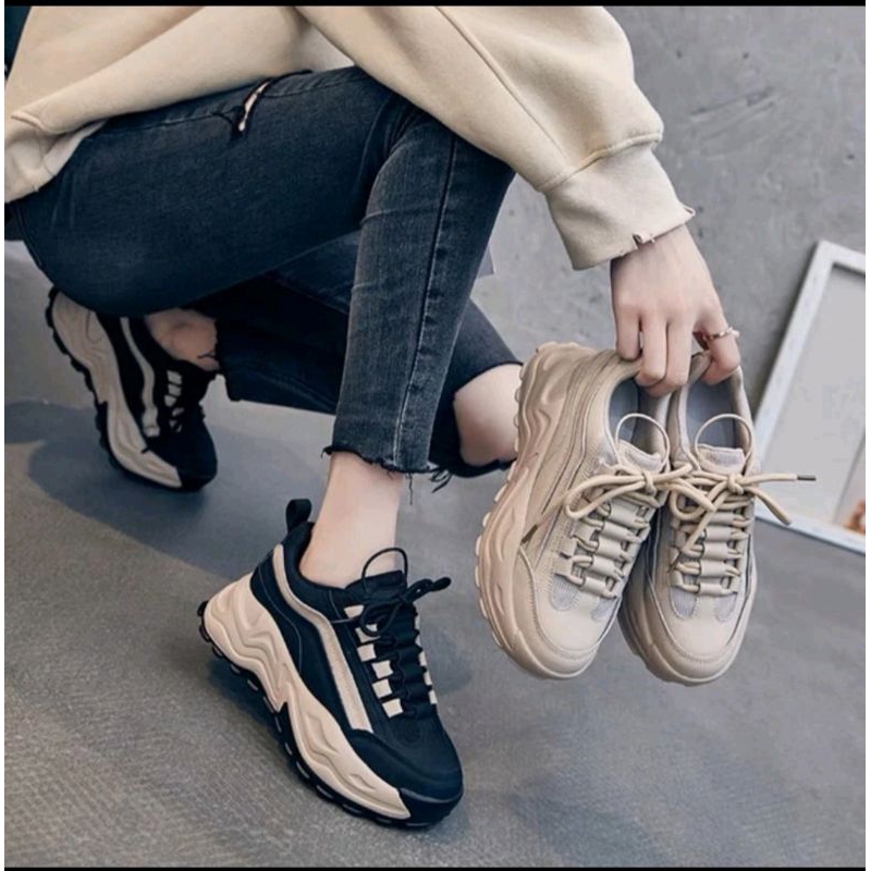 SEPATU SNEAKERS WANITA PREMIUM HITAM BEIGE  245 SEPATU SNEAKERS SPORT
