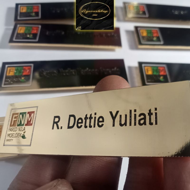 

Nametag Custom Bahan Logam Desain Bebas / Custom Nametag / Nametag Logam / Nametag Magnet Custom / Custom Nametag Magnet / Papan Nama Dada Custom