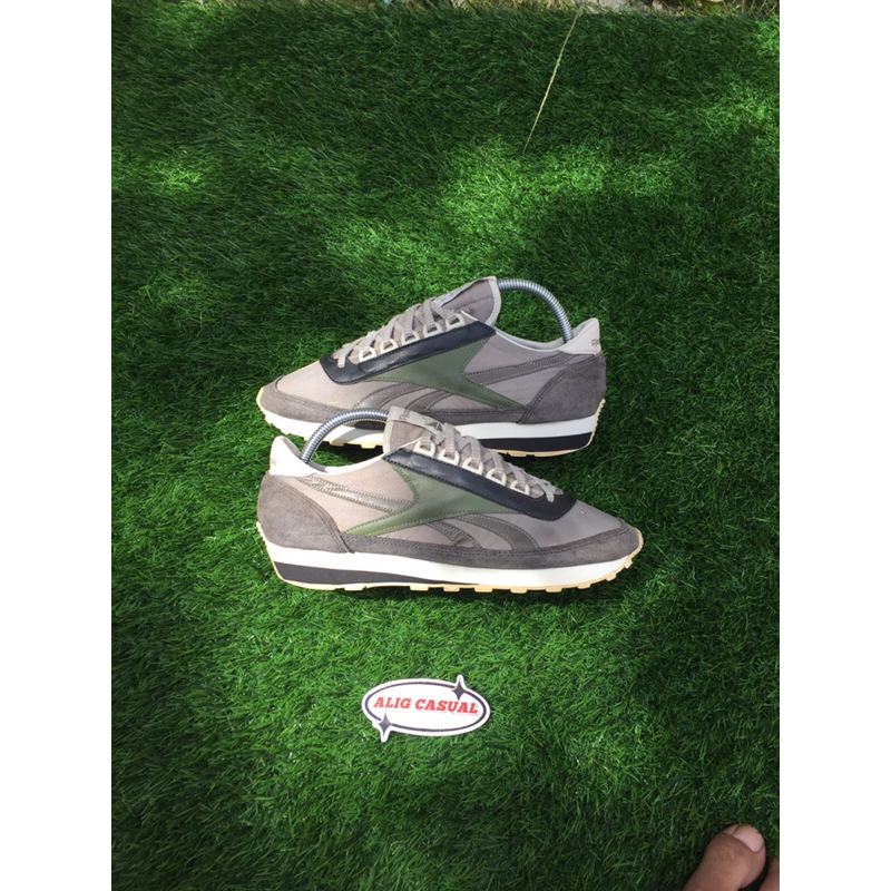 REEBOK AZTEC GREY GREEN 2ND SIZE 40