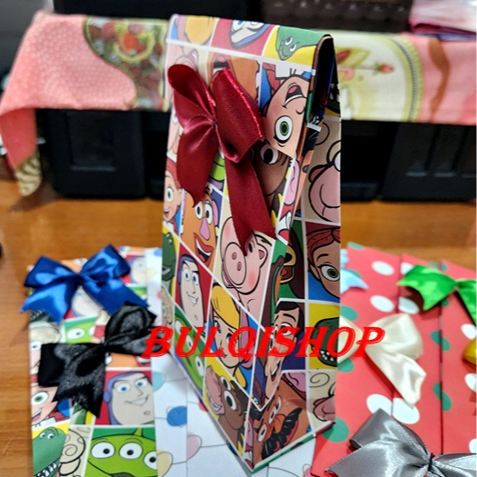 

Kantong Kado Kecil Kertas Kado Instan Paperbag Bungkus Hadiah Bingkisan Ulang Tahun