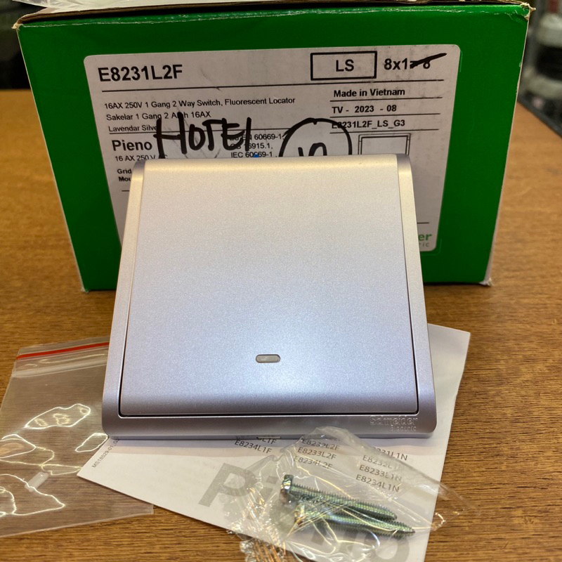 Saklar Schneider 1 gang 2 arah Pieno / Saklar Engkel Pieno Hotel