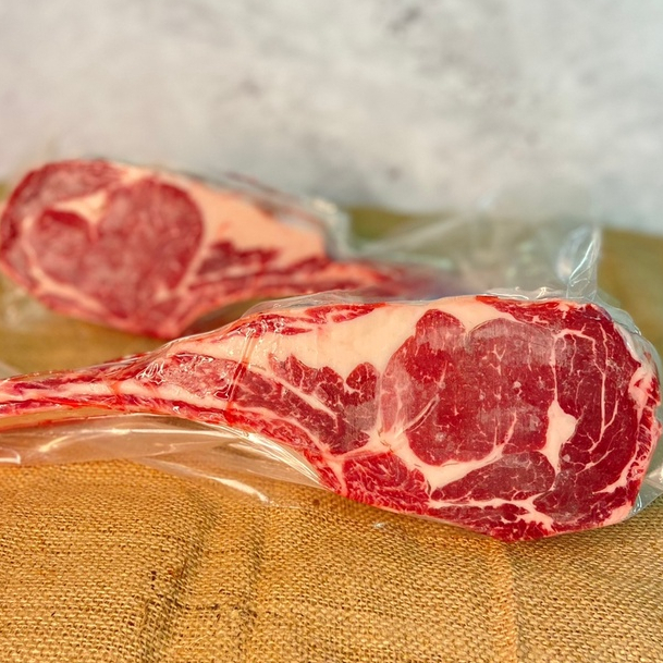 

AUSTRALIAN BEEF TOMAHAWK STEAK CUT LONG BONE / BEEF TOMOHAWK / TOMOHAWK BLACK ANGUS MB 2+