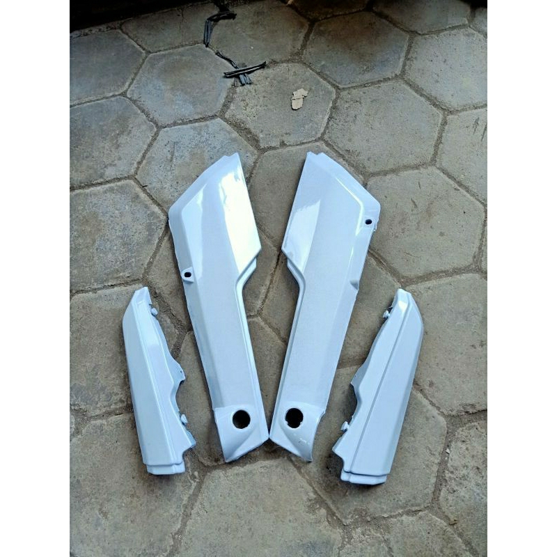 bodi body bok box aki kempolan kap samping set Honda WIN 100 WIN100 warna putih