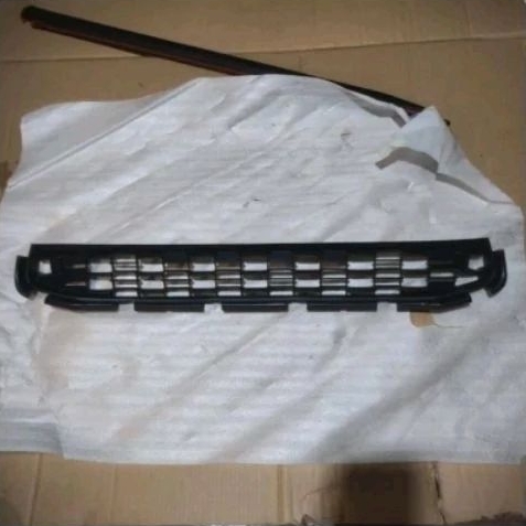 Grill bawah Mitsubishi OUTLANDER
