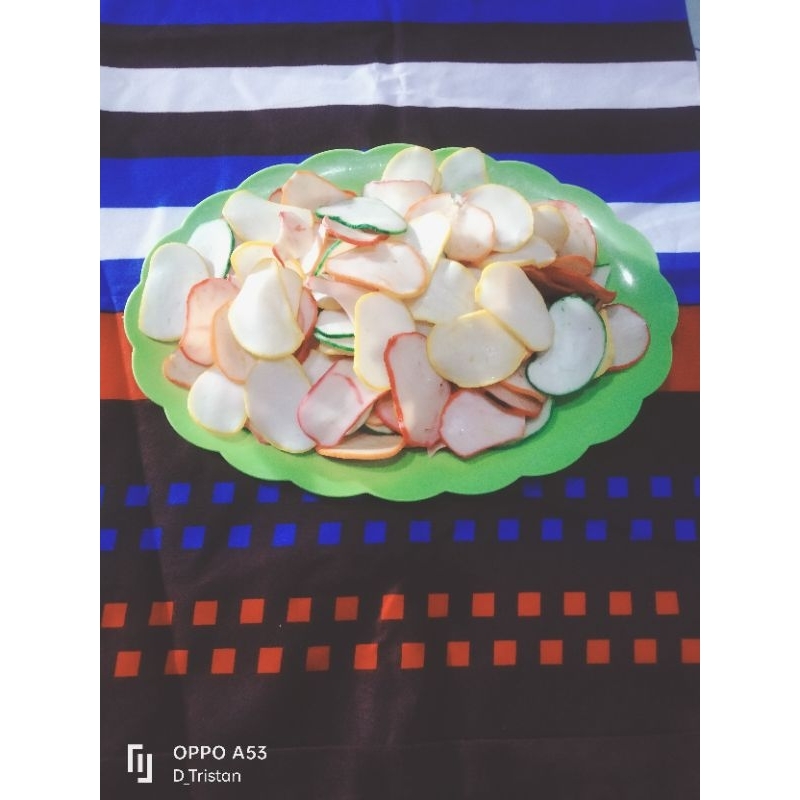 

Krupuk bawang mentah ( krecek krupuk bawang ) cap tiga burung