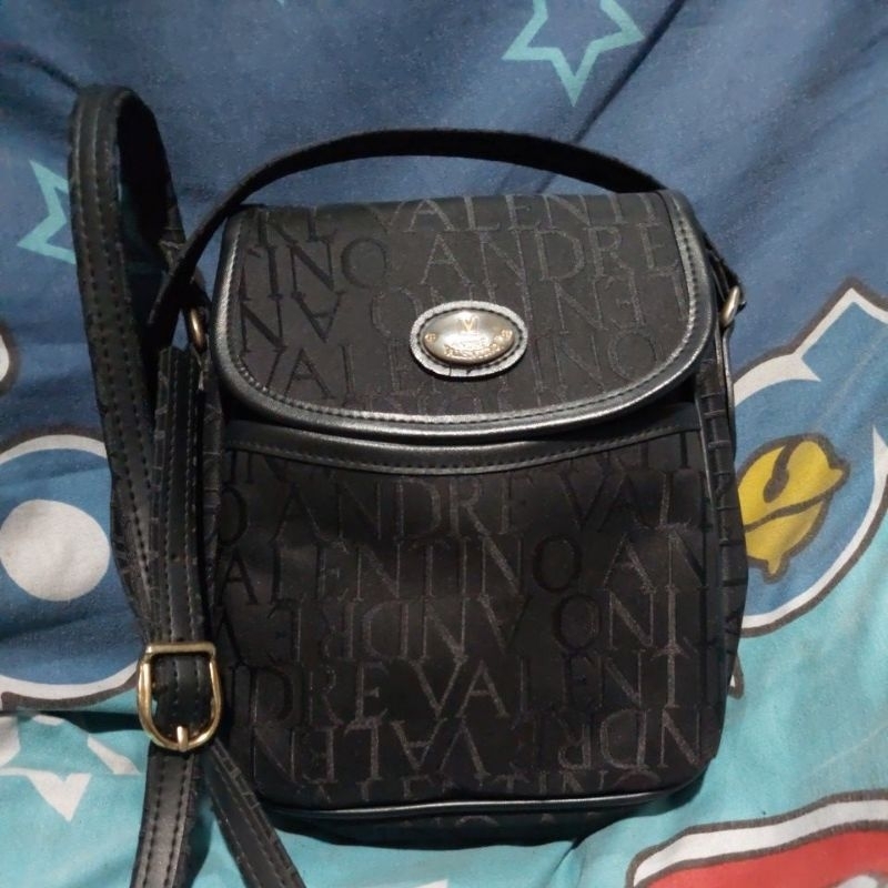 andre valentino sling bag