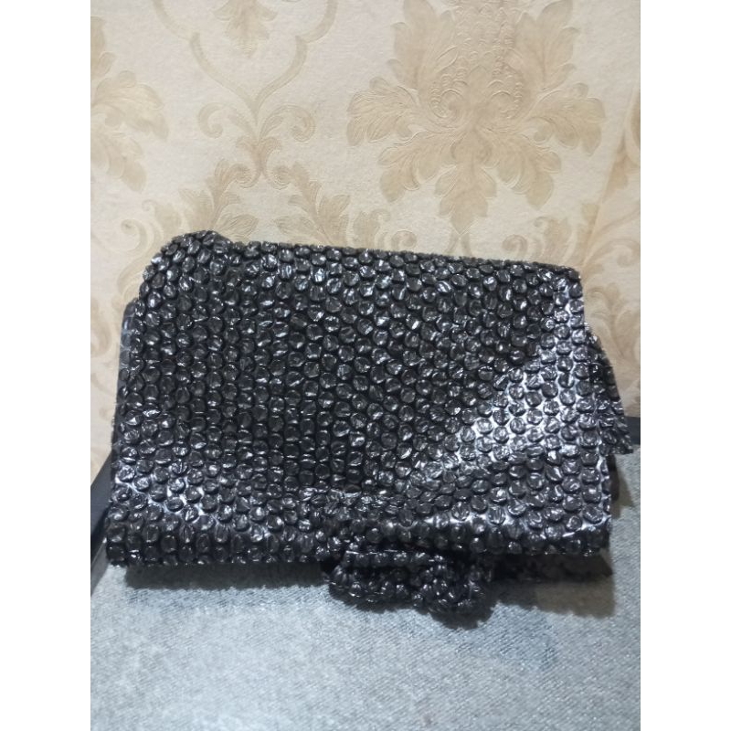 

EKSTRA BUBBLE WRAP (Mohon Untuk Menambahkan Extra Bubble Wrap)