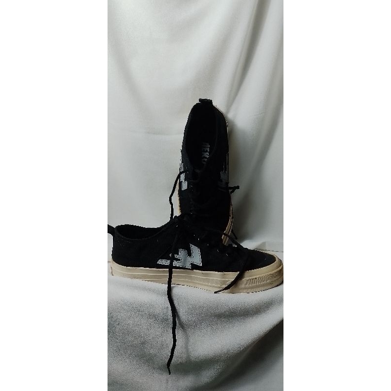 SEPATU PRIA SIZE 41 MEREK AEKO