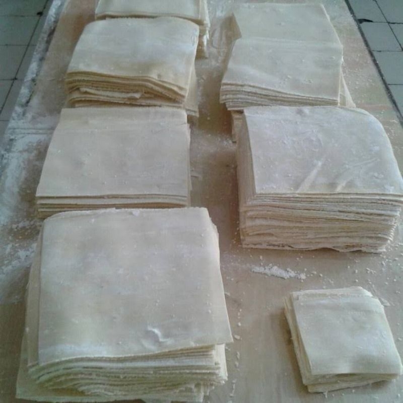 

Kulit Pangsit Goreng / Rebus / Dimsum Diameter 10x10 isi 50.