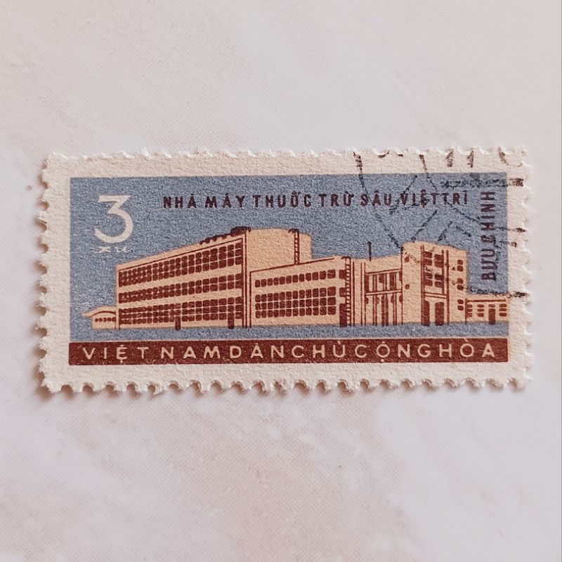 

(AA) Perangko Vietnam 1963 Chemical Industry - Viet Tri Insecticide Factory 3 xu Used