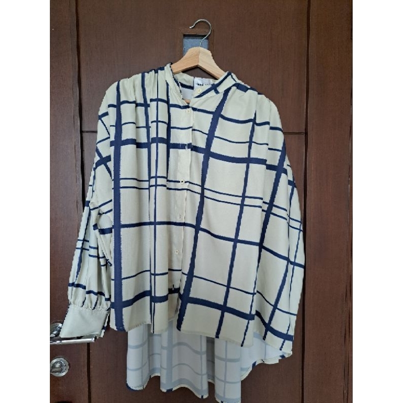 Nadjani Shita White Preloved