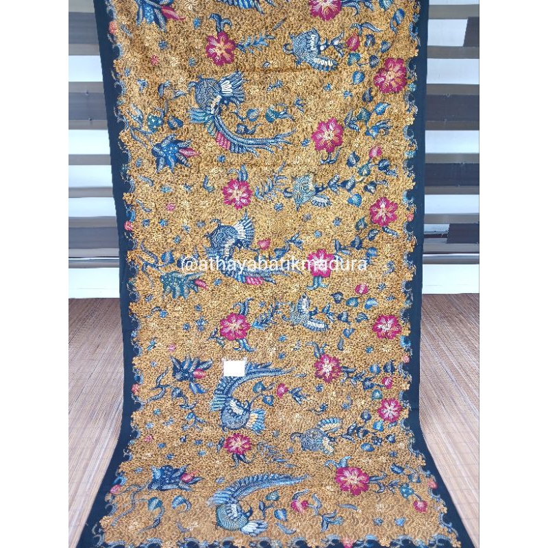Athaya batik tulis Tanjung Bumi Madura motif sisik