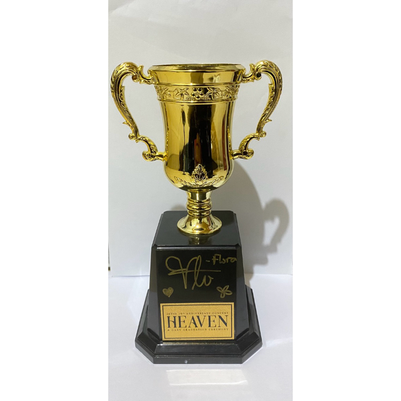 PIALA TANDA TANGAN FLORA JKT48