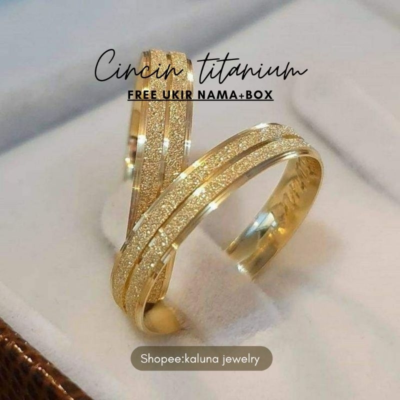 KALUNA - Cincin Titanium Ukir Nama Original Pasir Garis Gold Emas Cincin Tunangan Lamaran Anti Karat