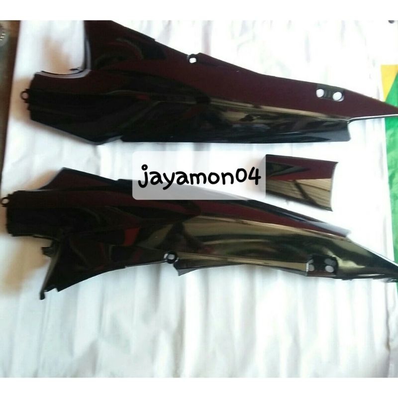 Cover body belakang kanan kiri motor honda karisma X/D 125 warna hitam