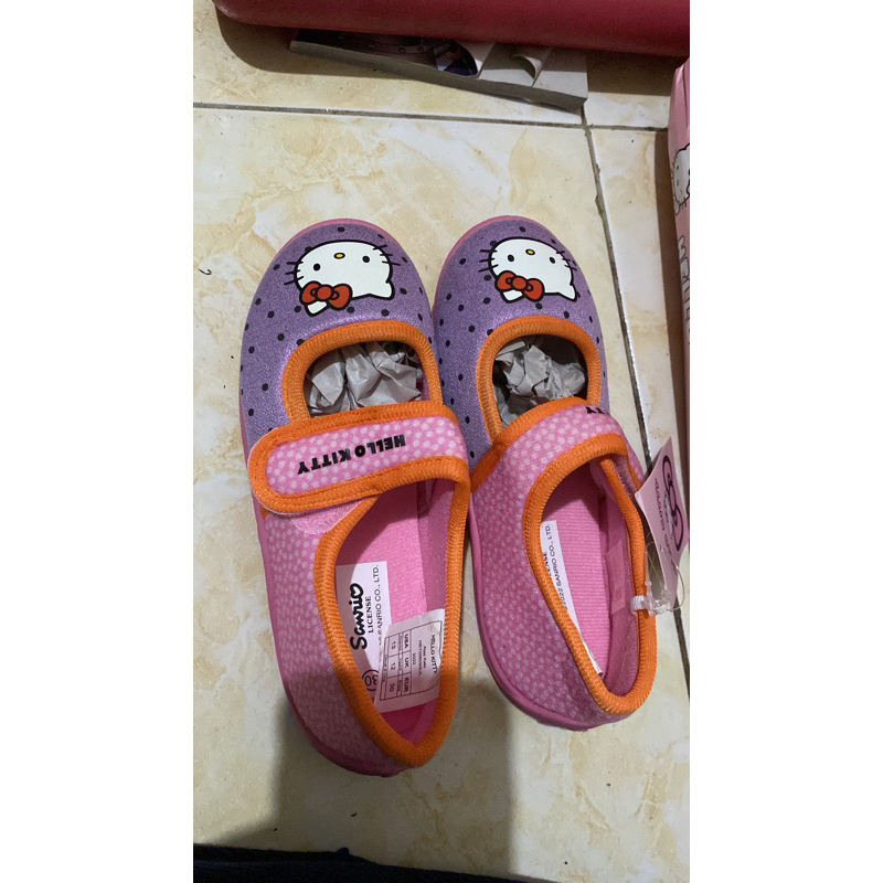 sepatu hello kitty original sanrio size 30