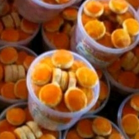 

kue kacang renyah toples