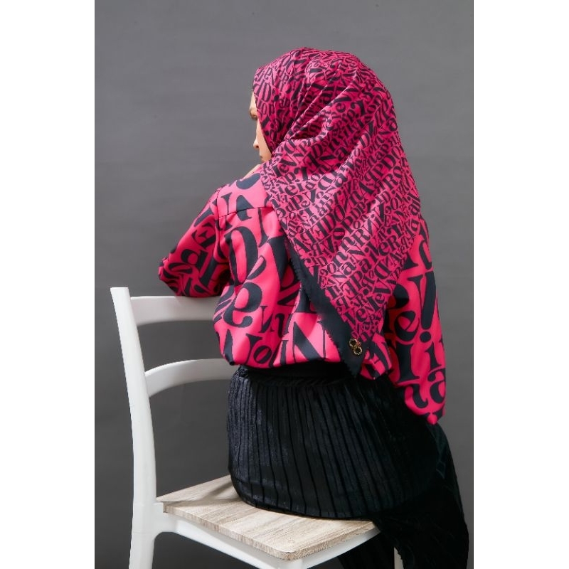 DONNA SCARVES - FONETIQUE GRANDE SCARVES FUSIA
