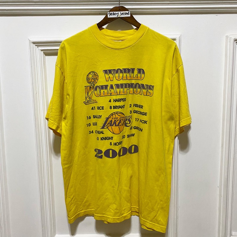 vintage Lakers 2000s tshirt