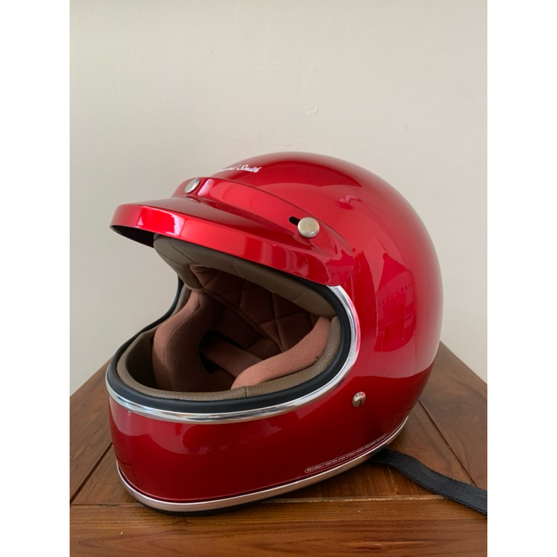 Helm Howard Smith Merah