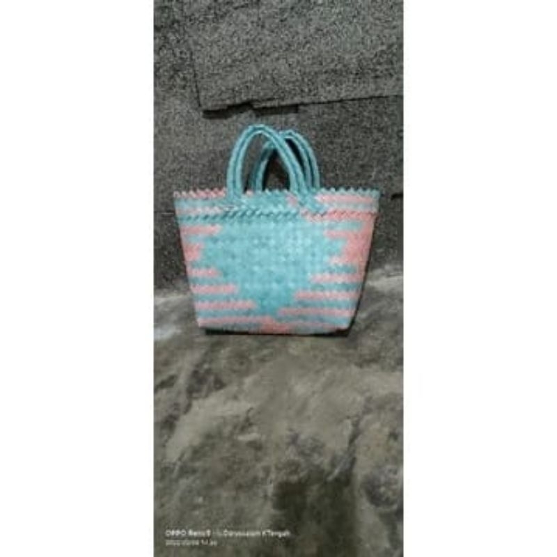 Tas Anyam Berkat Sedang