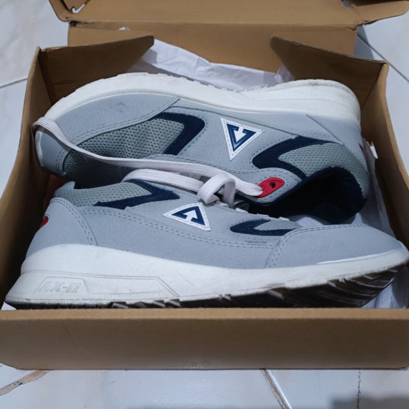 Aerostreet Osaka Sepatu Sneakers Casual Running Lari Putih Abu Muda Biru Tua Like New