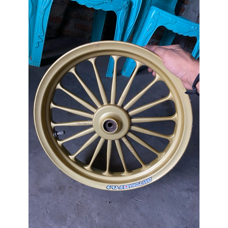 velg vrossi depan bekas vario