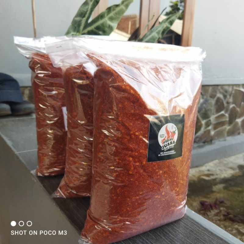 

Cabe bubuk kasar kualitas super. pedas juara dan aroma daun jeruk kemasan 500gr