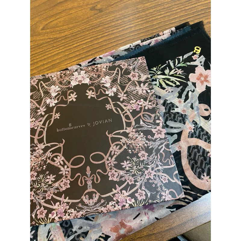 Preloved Buttonscarves voal Paradiso Black VVGC Preloved buttonscarves hitam