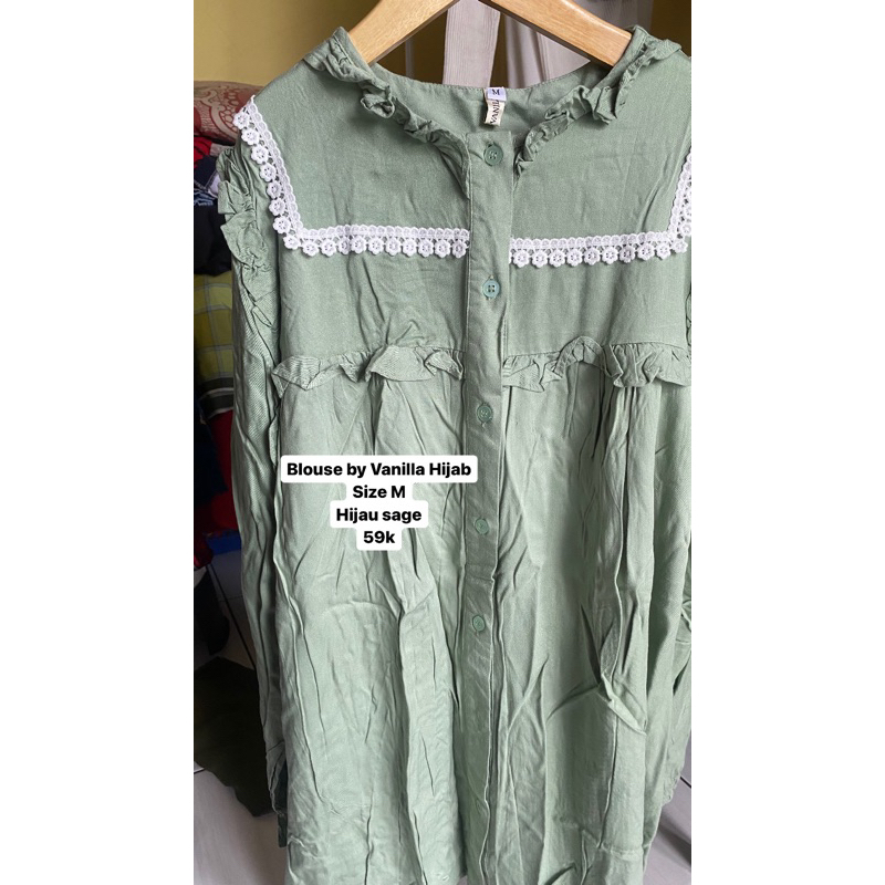 blouse vanilla hijab