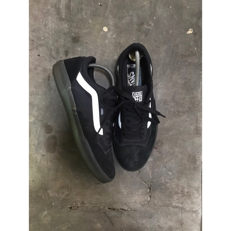 VANS AVE PRO BLACK AND WHITE