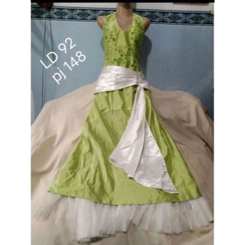 gaun pesta / dress pesta / longdress pesta / gaun malam / baju biduan / baju artis / gaun prewed / g