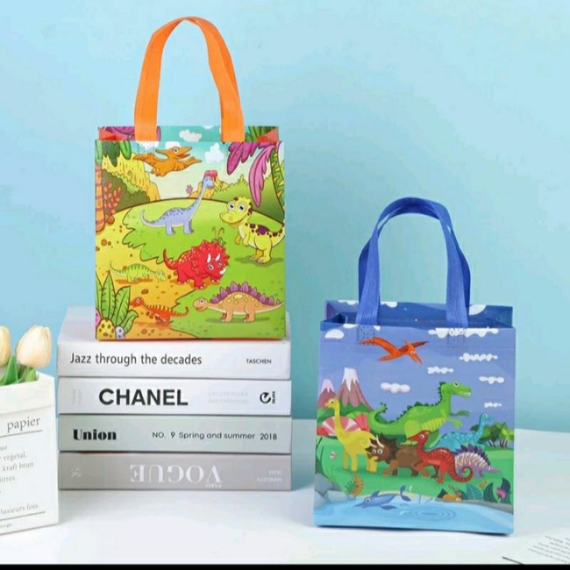 

TOTE BAG ulang tahun motif DINO// goodbag ulangtahun motif DINO// tas souvenir ulangtahun motif DINO