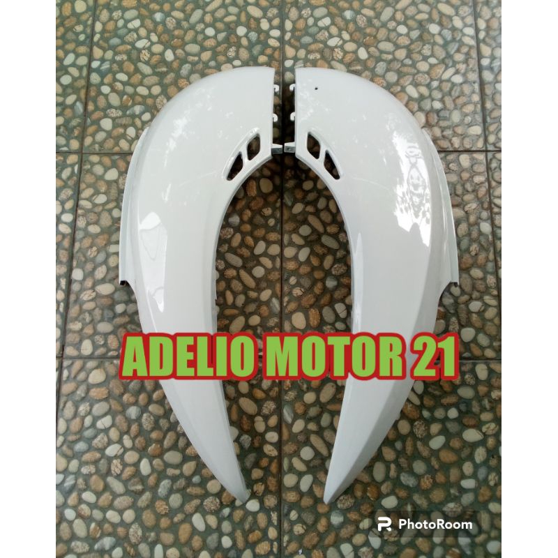body belakang kanan kiri Scoopy karbu warna putih