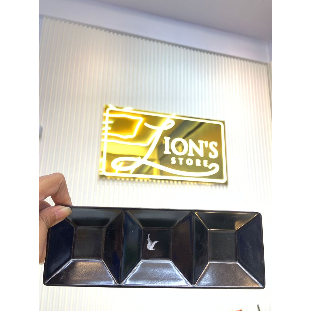 Sauce Dish Kotak Melamin Sekat 3 Merk Onyx 14327 / Piring Sambal