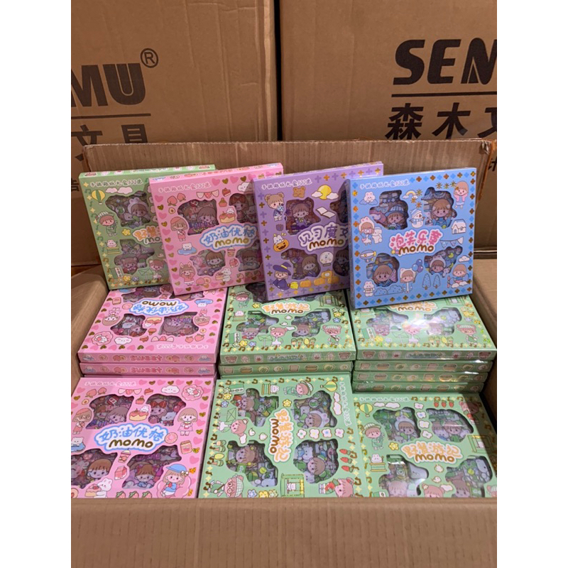 

STIKER MOMO ISI 100 LEMBAR / STICKER 2D MOMO KARTUN KOREA VIRAL ANTI AIR WATERPROOF