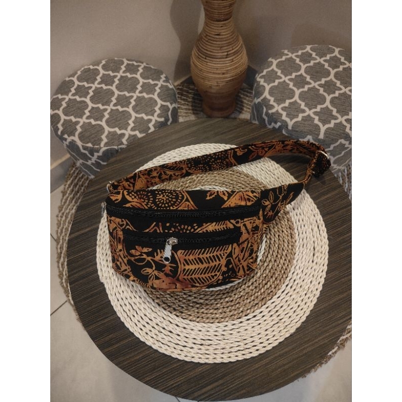 TAS SELEMPANG BATIK KHAS BANYUWANGI KEKINIAN