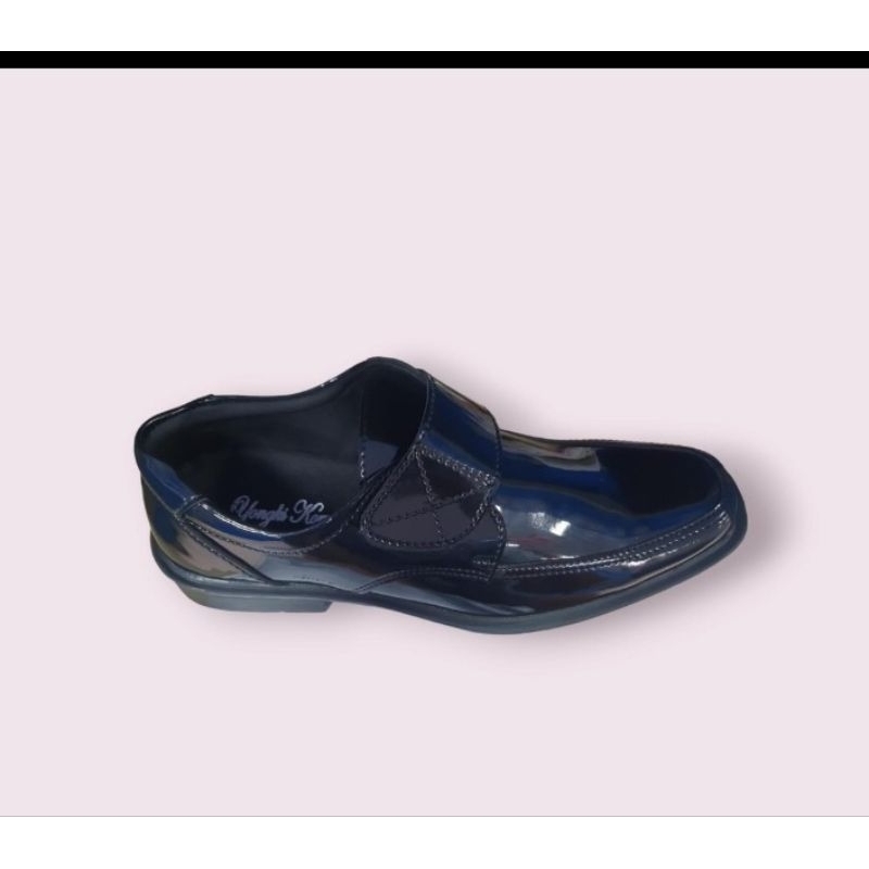 PANTOFEL PRIA / YONGKI KOMALADI