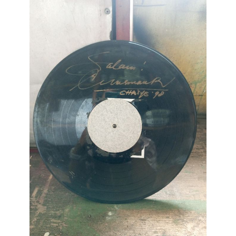 piringan hitam / Vinyl Bertandatangan Chrisye
