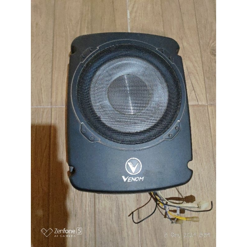 Dijual 1 set Venom Pandora VPR 4.4 dengan Subwoofer kolong Venom Bass Tube VX 10PB