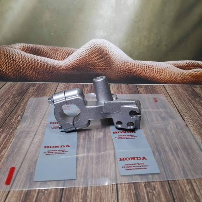 dudukan spion kiri/dudukan handel rem kiri honda scoopy lama/scoopy karbu